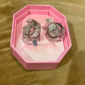 This is a new set of earrings only worn 2x!